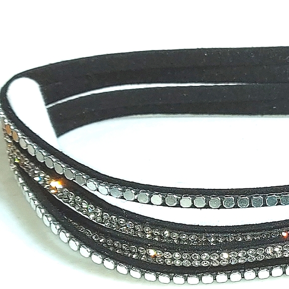 3 for $25- Velvet  & Diamante Choker & NWT Cubic Zirconia Stud Earrings - Picture 8 of 8